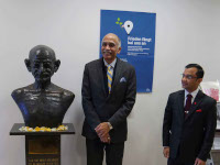 Der Indische Botschafter Parvathaneni Harish und der Generalkonsul Dr. Amit Telang in der HSFK