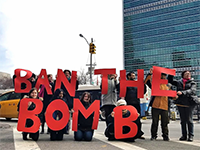 Aktion "Ban the bomb" vor den Vereinten Nationen (Foto:  International Campaign to abolish Nuclear Weapons ICAN)