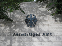 Auswärtiges Amt (Photo: https://commons.wikimedia.org/wiki/File:Foreign_Office_Berlin_2007_043.jpg).