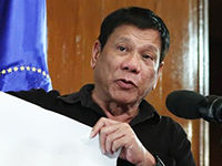 Rodrigo Duterte showing a diagram of suspected members of a drug trade network (Photo: Prachatai, CC BY-NC-ND 2.0)
