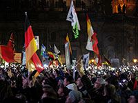 Pegida-Demonstration in Dresden, Okt 2015 (Foto: Flickr, strassenstriche.net, http://bit.ly/2mDWyMG, CC BY-NC 2.0)