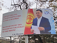 Wahlplakat des amtierenden Präsidenten Sadyr Japarov(eigenes Foto, Rebecca Wagner).