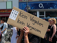 Kundgebung der Migrantifa gegen Rassismus auf dem Hermannplatz in Berlin am 13. Juni 2020 (Foto: Leonhard Lenz, Wikimedia Commons, Public Domain).
