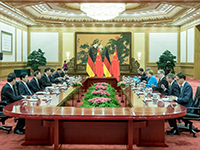 Deutsch-chinesische Verhandlungen während eines Besuchs von Bundeskanzlerin Merkel in Peking, 2018
