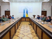 Secretary-General António Guterres (third from left) meets with Denys Shmygal (third from right), Prime Minister of Ukraine, in Kyiv, Ukraine. 
