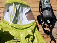 Schutzkleidung für die Chemiewaffenabrüstung (Photo: Public Affairs Branch, OPCW, http://bit.ly/2CR5AMr)
