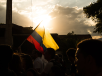 Kolumbianische Flagge bei Friedensdemo, Foto: Leon Hernandez via flickr, CC BY-NC-ND 2.0